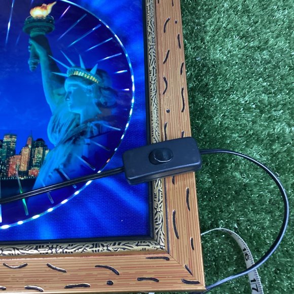 Vintage Motion & Lights Statue of Liberty Picture with Frame - Picture 9 of 12